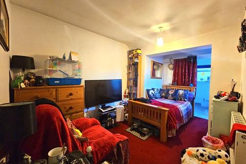 39 Beechcroft Road, Longlevens, Gloucester, GL2 9HE