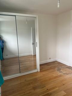 3 bedroom house share to rent, Flat , Gouldman House, Wyllen Close, London