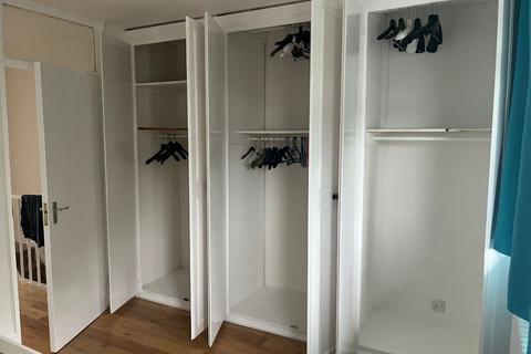 3 bedroom house share to rent, Flat , Gouldman House, Wyllen Close, London