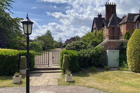 2 bedroom retirement property for sale, Pyndar Court, Malvern, WR13 5AX