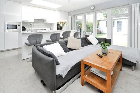 76 Warren Road, Twickenham, TW2 7DL