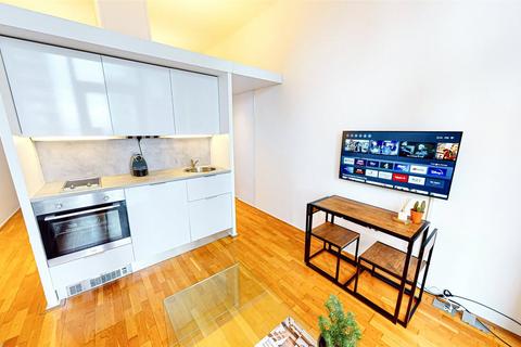 Studio to rent, Abito, Salford M3