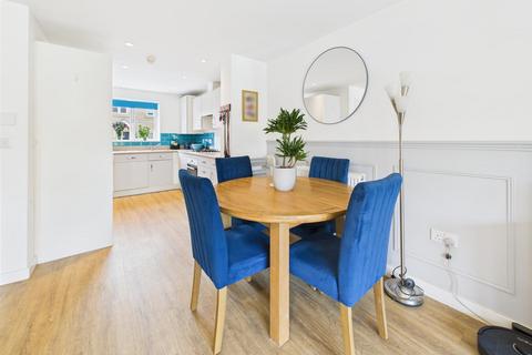24 Adams Lane, Brockworth, Gloucester, GL3 4HZ