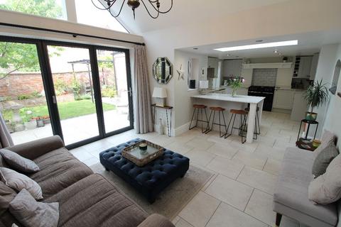 5 bedroom detached house for sale, Warwick Road, Warwick