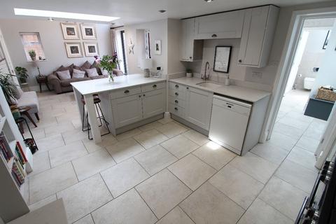5 bedroom detached house for sale, Warwick Road, Warwick