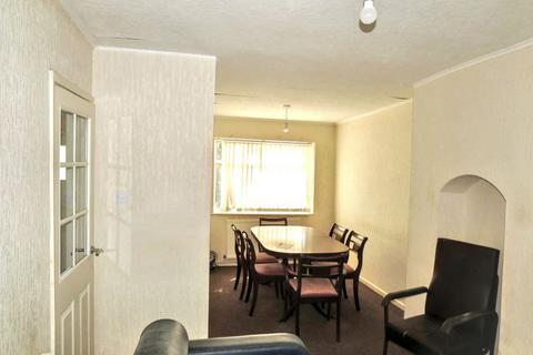 7 Bowfell Close, Blackpool, FY4 4SQ