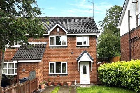3 bedroom end of terrace house for sale, 10 Magpie Lane, Oldham, OL4 5PB