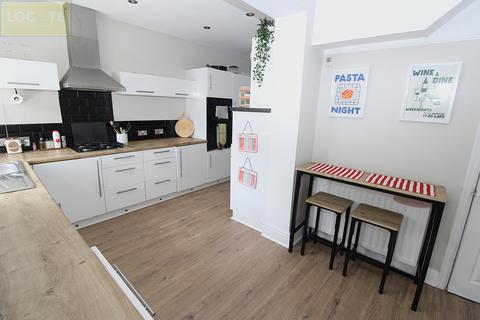 4 bedroom semi-detached house for sale, Moss Park Road, Stretford