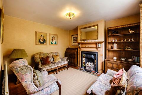 4 Walsall Road, Lichfield, WS13 6RF
