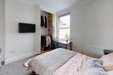 2 bedroom flat share to rent, 4A Gloucester Road North, Bristol BS7