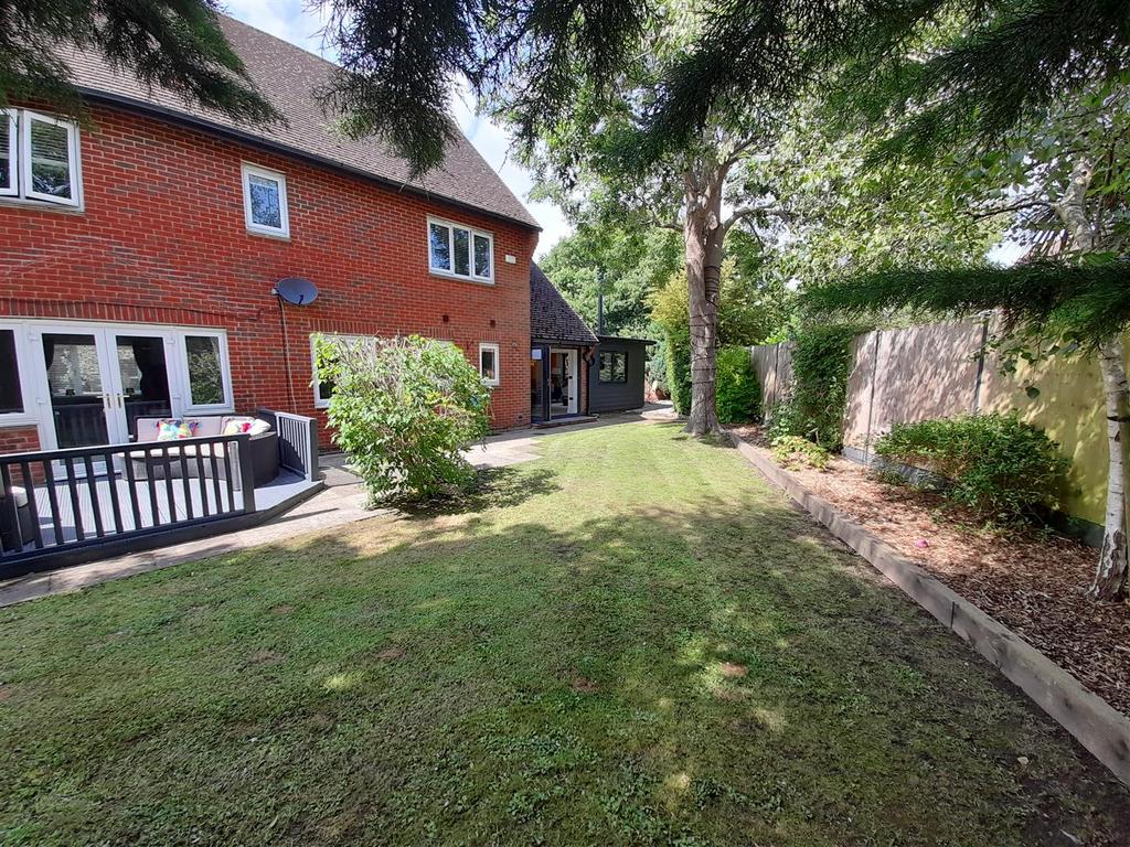 Rear garden 5.jpg