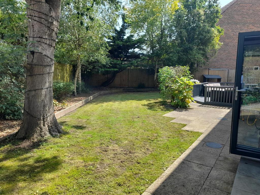 Rear garden 1.jpg