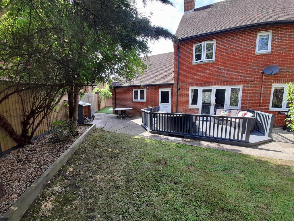 Rear garden 2.jpg