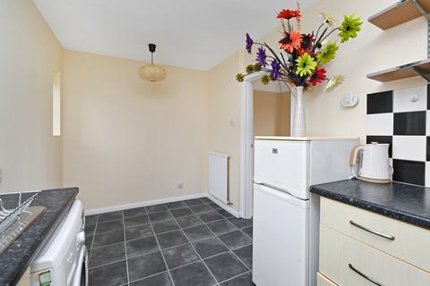 8 Boswall Drive, Edinburgh, EH5 2DZ