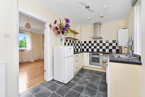 8 Boswall Drive, Edinburgh, EH5 2DZ
