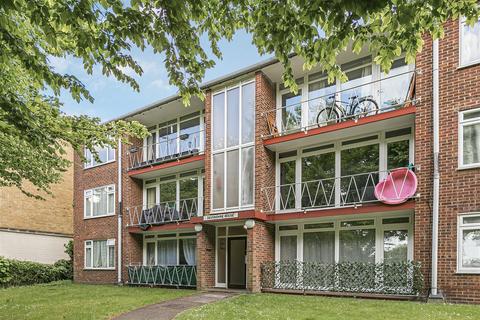 Devonshire Avenue, Sutton