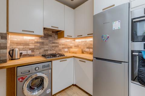 8/7 Hermitage Park, Edinburgh, EH6 8HB