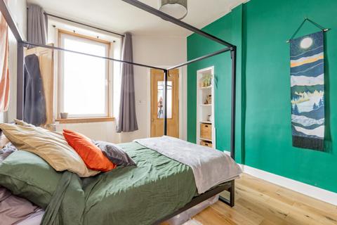 8/7 Hermitage Park, Edinburgh, EH6 8HB