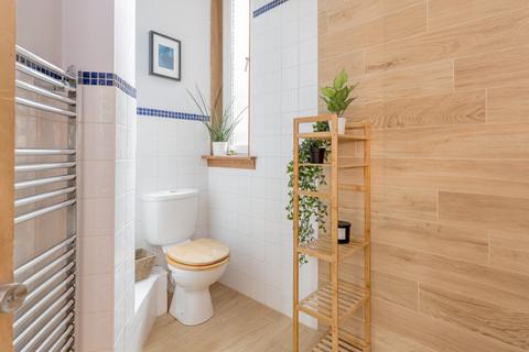 8/7 Hermitage Park, Edinburgh, EH6 8HB