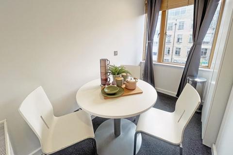 Studio to rent, Kirby Street