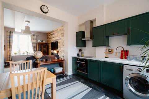 2 bedroom flat for sale, East Street, Crediton, EX17