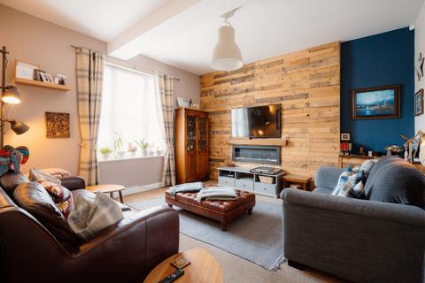 2 bedroom flat for sale, East Street, Crediton, EX17