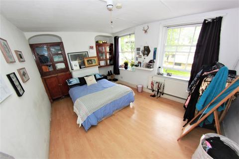 5 bedroom flat to rent, Cannon Street Road, London E1