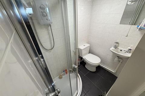 1 bedroom apartment to rent, Wetherby Grove, Burley, Leeds, LS4 2JH