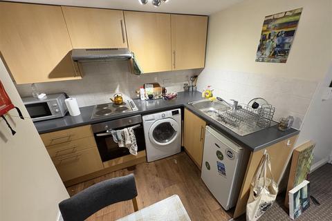 1 bedroom apartment to rent, Wetherby Grove, Burley, Leeds, LS4 2JH