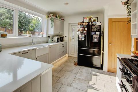 42 Alexandra Close, Framwellgate Moor, Durham, DH1 5ED