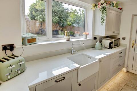 42 Alexandra Close, Framwellgate Moor, Durham, DH1 5ED