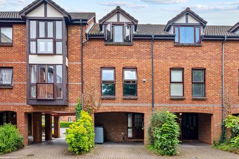 2 bedroom terraced house for sale, Farriers Road, Epsom KT17