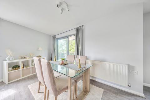 3 bedroom apartment for sale, Streatham High Road, London SW16