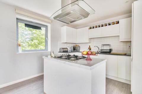 3 bedroom apartment for sale, Streatham High Road, London SW16