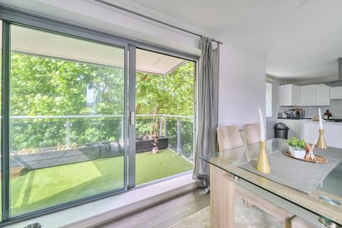 3 bedroom apartment for sale, Streatham High Road, London SW16
