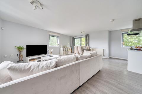 3 bedroom apartment for sale, Streatham High Road, London SW16