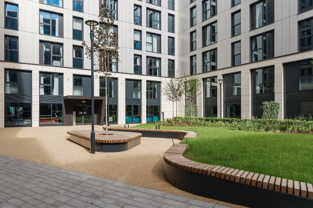 D83081b246ff024e70d76585a270