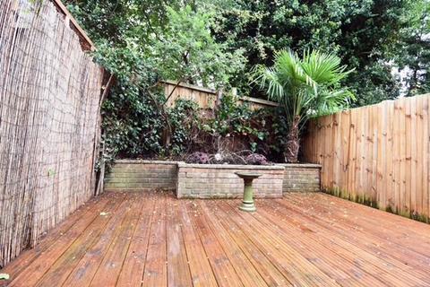 2 bedroom maisonette for sale, Kelvedon Close, Kingston Upon Thames, KT2