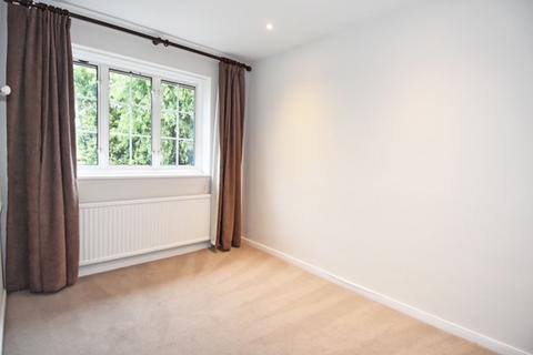 24 Kelvedon Close, Kingston Upon Thames, KT2 5LG