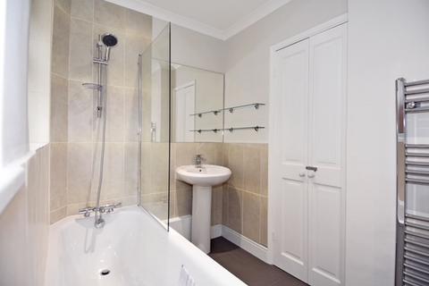 24 Kelvedon Close, Kingston Upon Thames, KT2 5LG