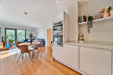 2 bedroom flat for sale, Boundaries Road, London, Greater London, SW12
