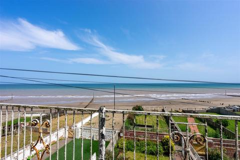 9 Marine Parade, Withernsea, HU19 2DR