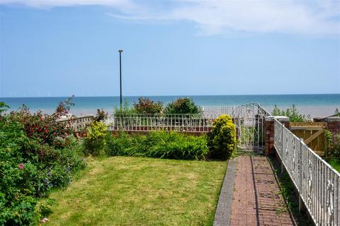 9 Marine Parade, Withernsea, HU19 2DR