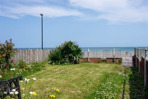 9 Marine Parade, Withernsea, HU19 2DR
