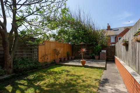 9 Marine Parade, Withernsea, HU19 2DR