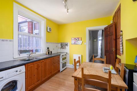 9 Marine Parade, Withernsea, HU19 2DR