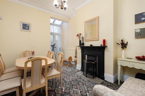 9 Marine Parade, Withernsea, HU19 2DR