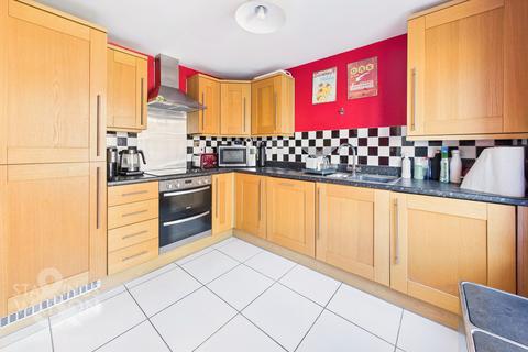 3 bedroom end of terrace house for sale, Peter Pulling Drive, Queens Hill, Norwich