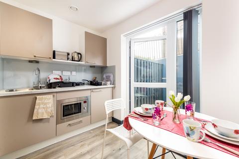 1 bedroom in a flat share to rent, Premium Studio with Courtyard, Opto Village, Luton, LU1