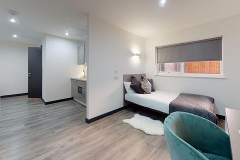 1 bedroom in a flat share to rent, Premium Studio with Courtyard, Opto Village, Luton, LU1